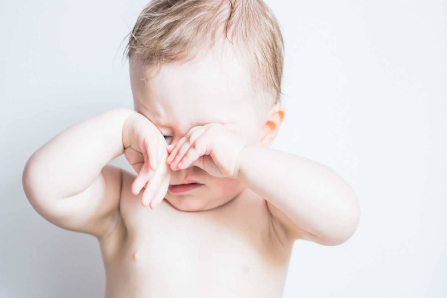 why-does-your-baby-rubs-his-eyes-and-how-to-prevent-it-being-the-parent