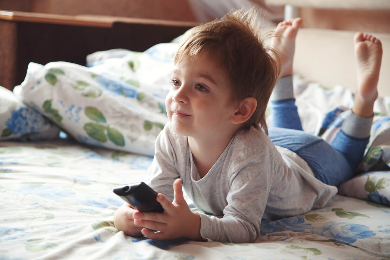 How Watching TV Affects Your Child : Benefits And Drawbacks