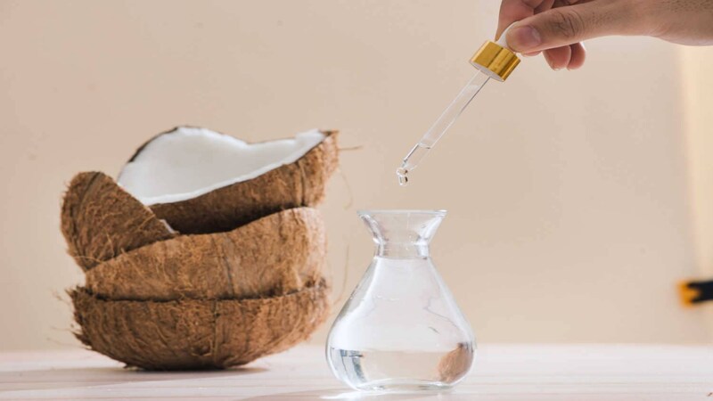 Using-Virgin-Coconut-Oil-As-A-Moisturizer