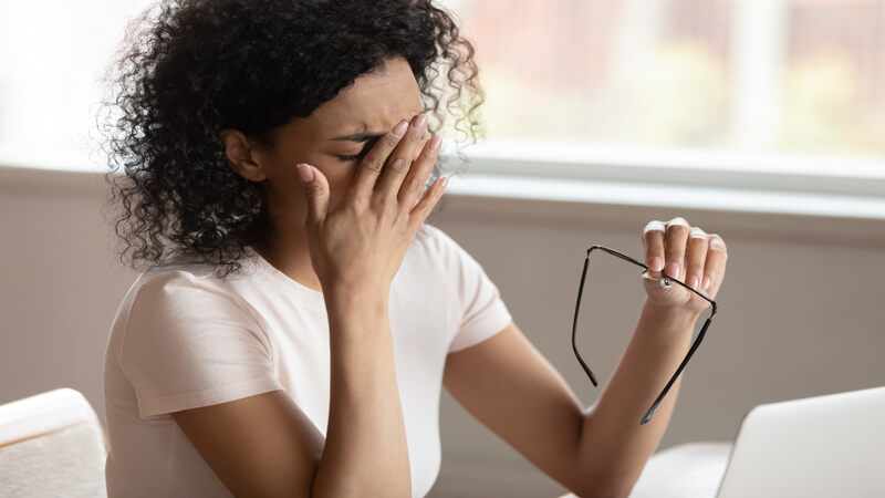 woman having blurred vision