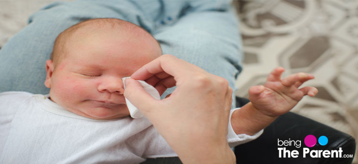 all-about-sticky-eyes-in-newborn-babies-being-the-parent