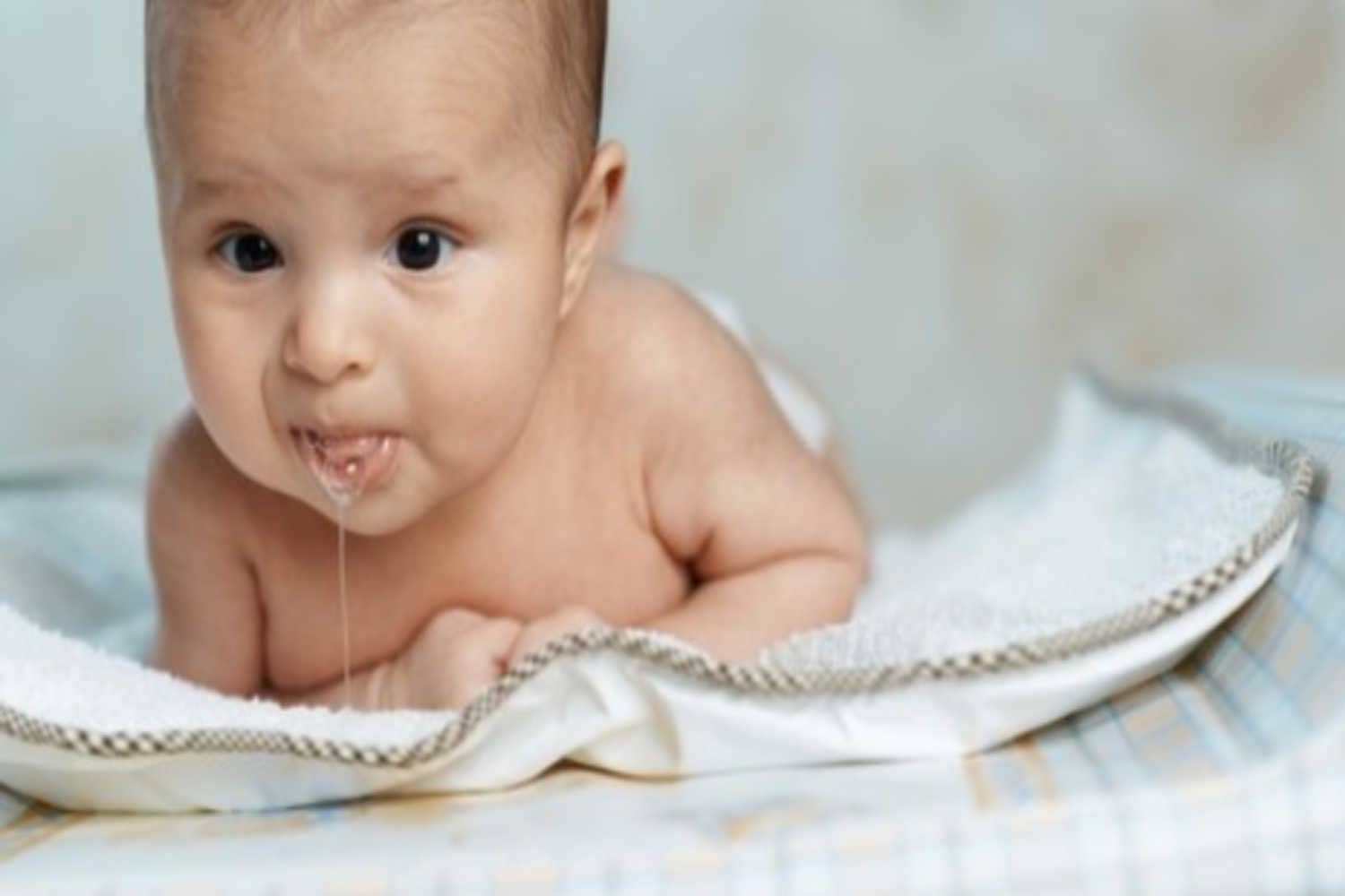 excessive-drooling-in-babies-causes-and-prevention-being-the-parent