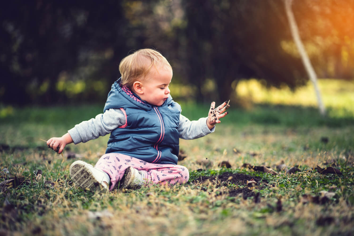 how-to-stop-a-child-from-eating-soil-being-the-parent