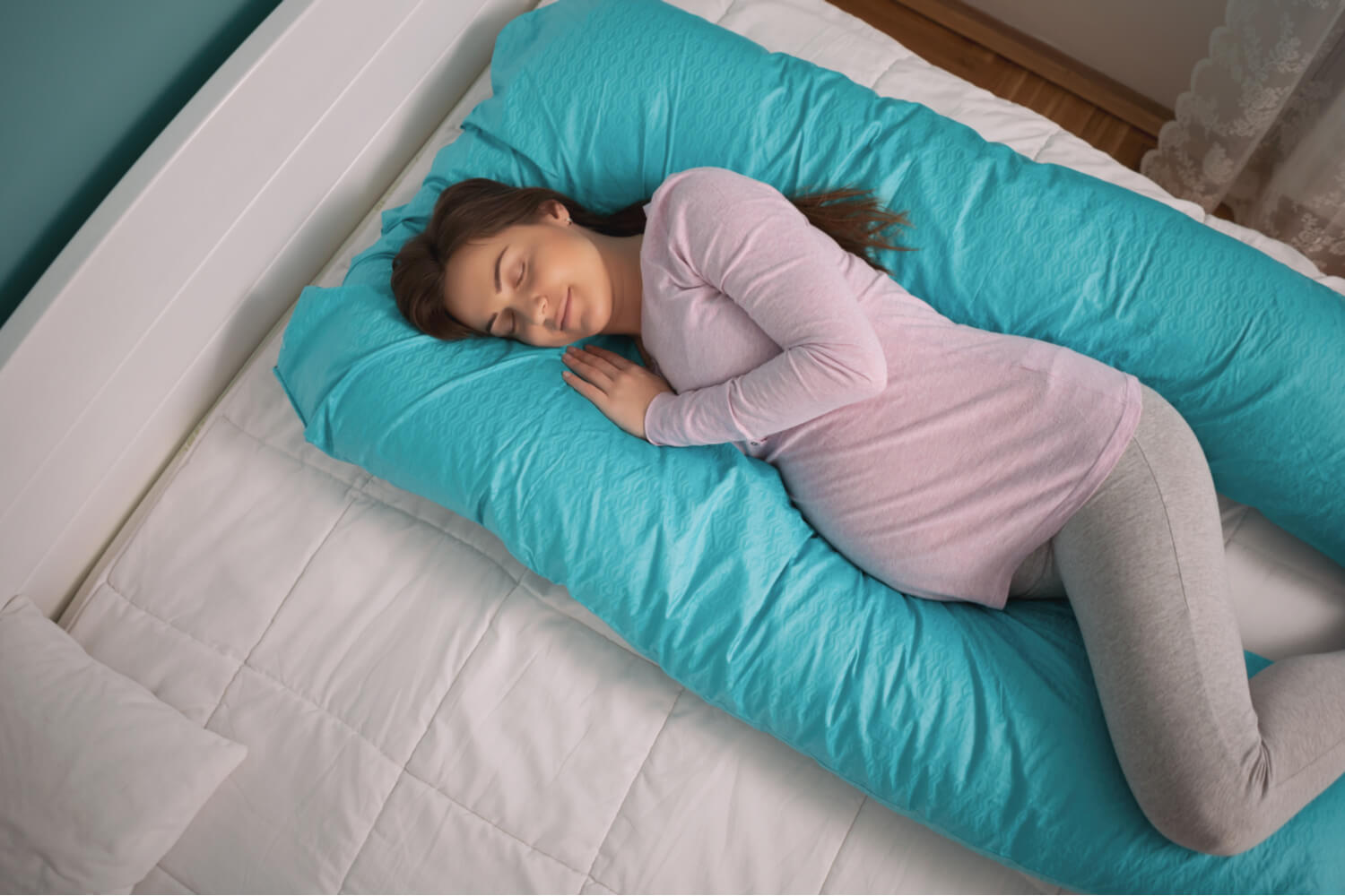 How To Use Pregnancy Pillow? - Being The Parent