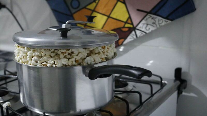 Safe-Cooking-Methods-to-Eat-Popcorn-Safely-For-a-Pregnant-Woman