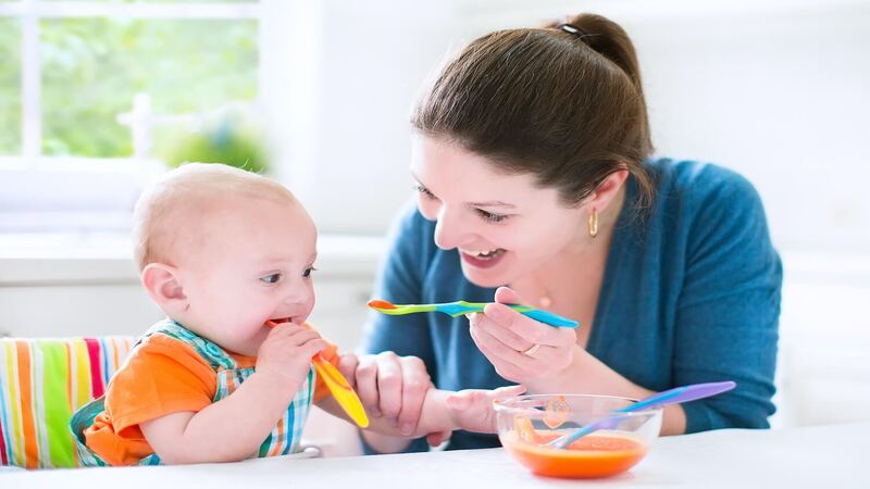 mom-feeding-orange-puree-for-baby