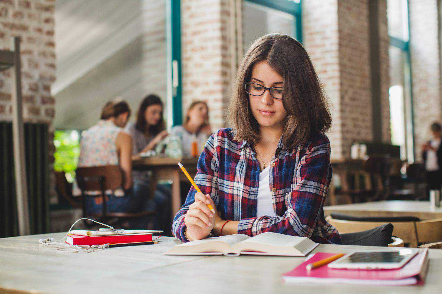 Studies show. Образование. Студент. Девушка Education. Студент пишет.