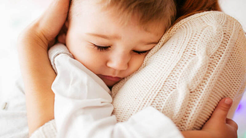 baby-become-clingier-with-mom