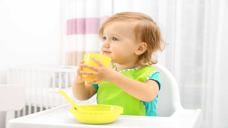 baby-drinking-with-open-cup