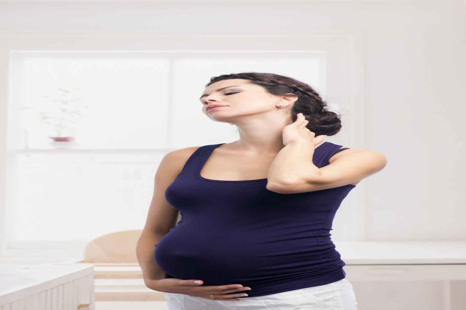 pregnant woman having neck pain