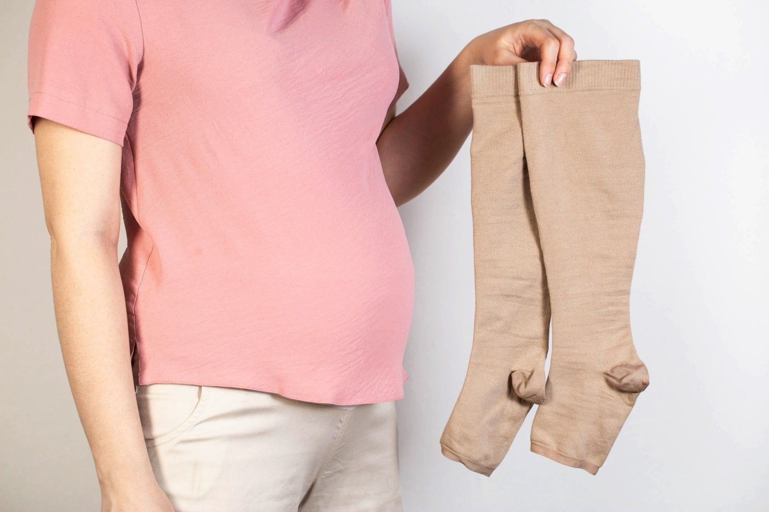 how-to-choose-compression-socks-during-pregnancy-being-the-parent