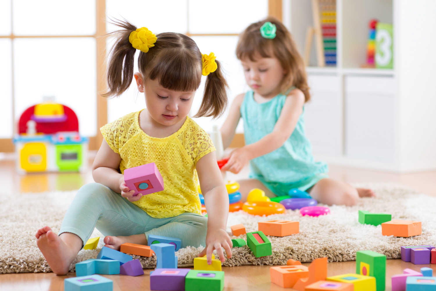 Parallel Play in Toddlers - Why it is Important and Top Ways to ...