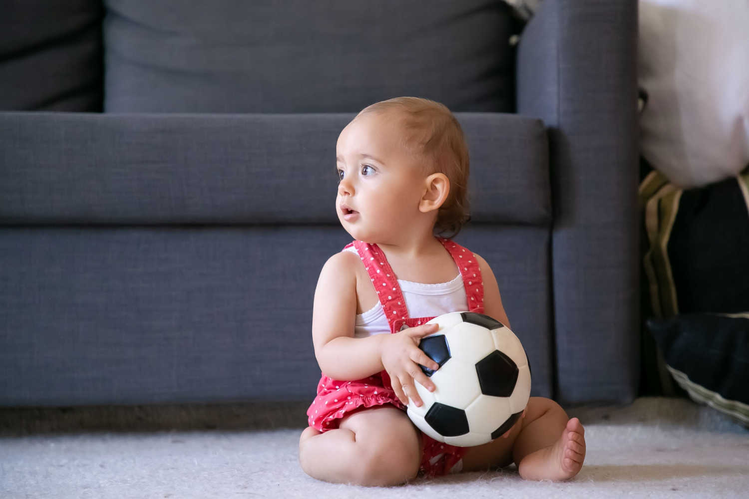 When Can a Toddler Start to Throw a Ball? Being The Parent