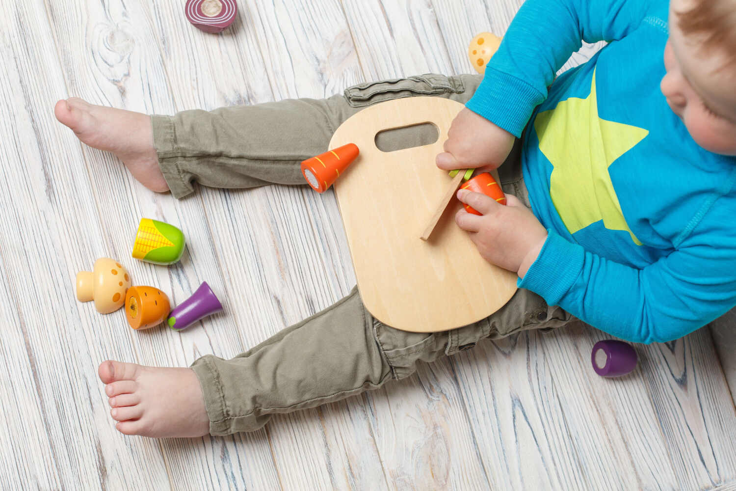 fine-motor-activities-for-toddlers-being-the-parent