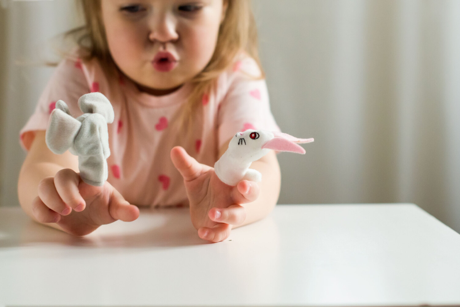 Puppets help toddler learn language