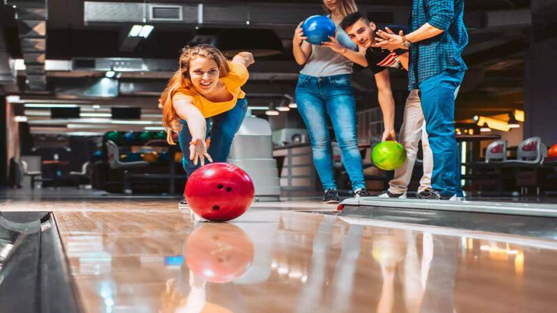 pregnant-women-bowling