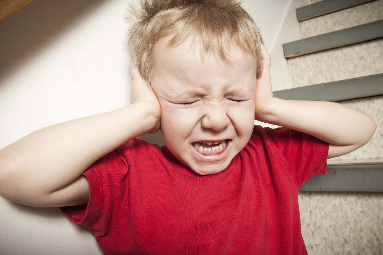 Hypersensitive kids feel uncomfortable to loud noises, bright lights, or strong aroma
