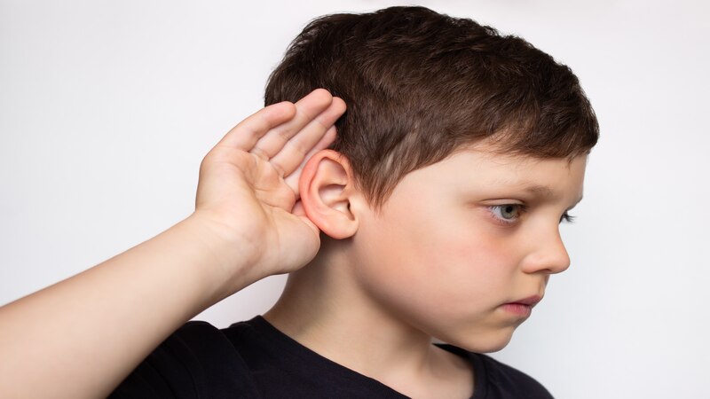 how to know the child has trouble hearing