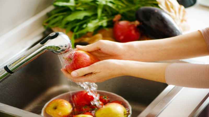 Important Safety Tips to Follow While Eating Fruits