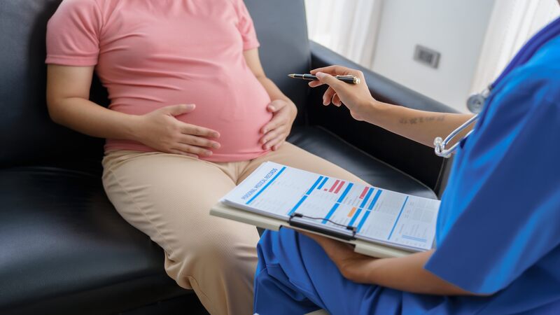 pregnant woman with doctor