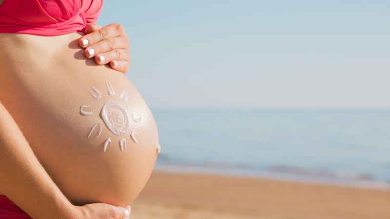 pregnant woman tanning