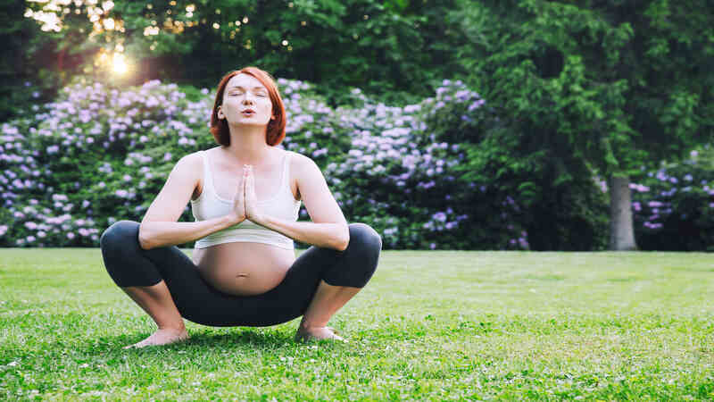 pregnant woman squat