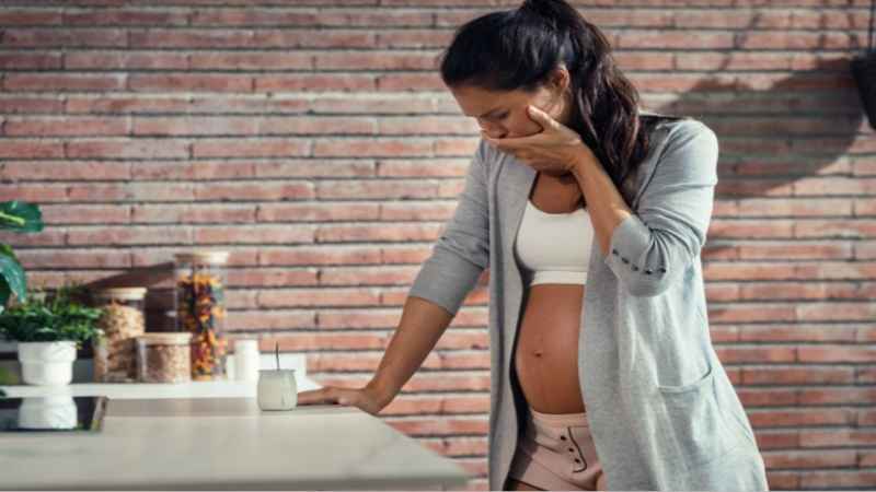 pregnant women having nausea