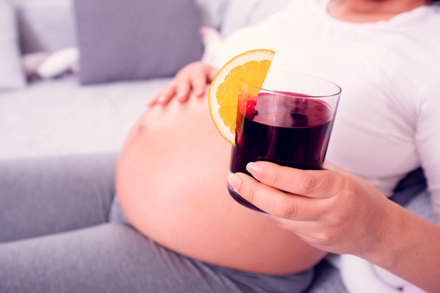 pregnant-women-holding-ABC-juice