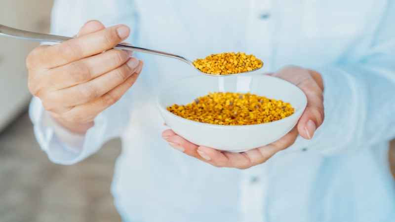 spoon of bee pollen