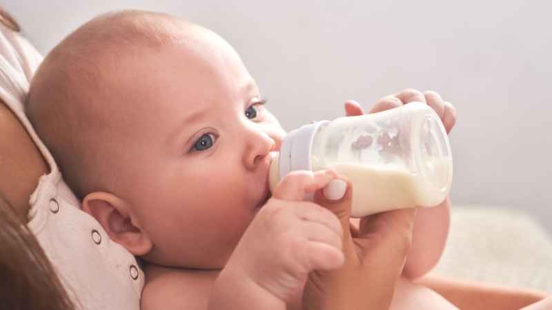 baby drinking milk in bottle