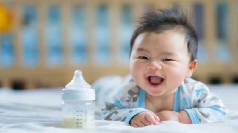 baby with powdered milk